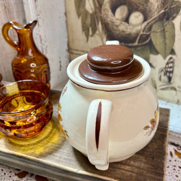 Vintage Retro TEApot with Fruit design - Beautifully Crazed Vintage Teapot - Picture 4 of 10